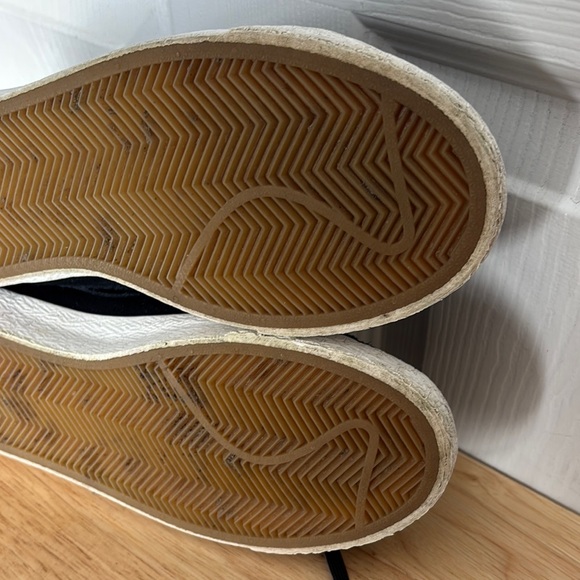 Nike Kids Black Suede High Tops. - Picture 9 of 9